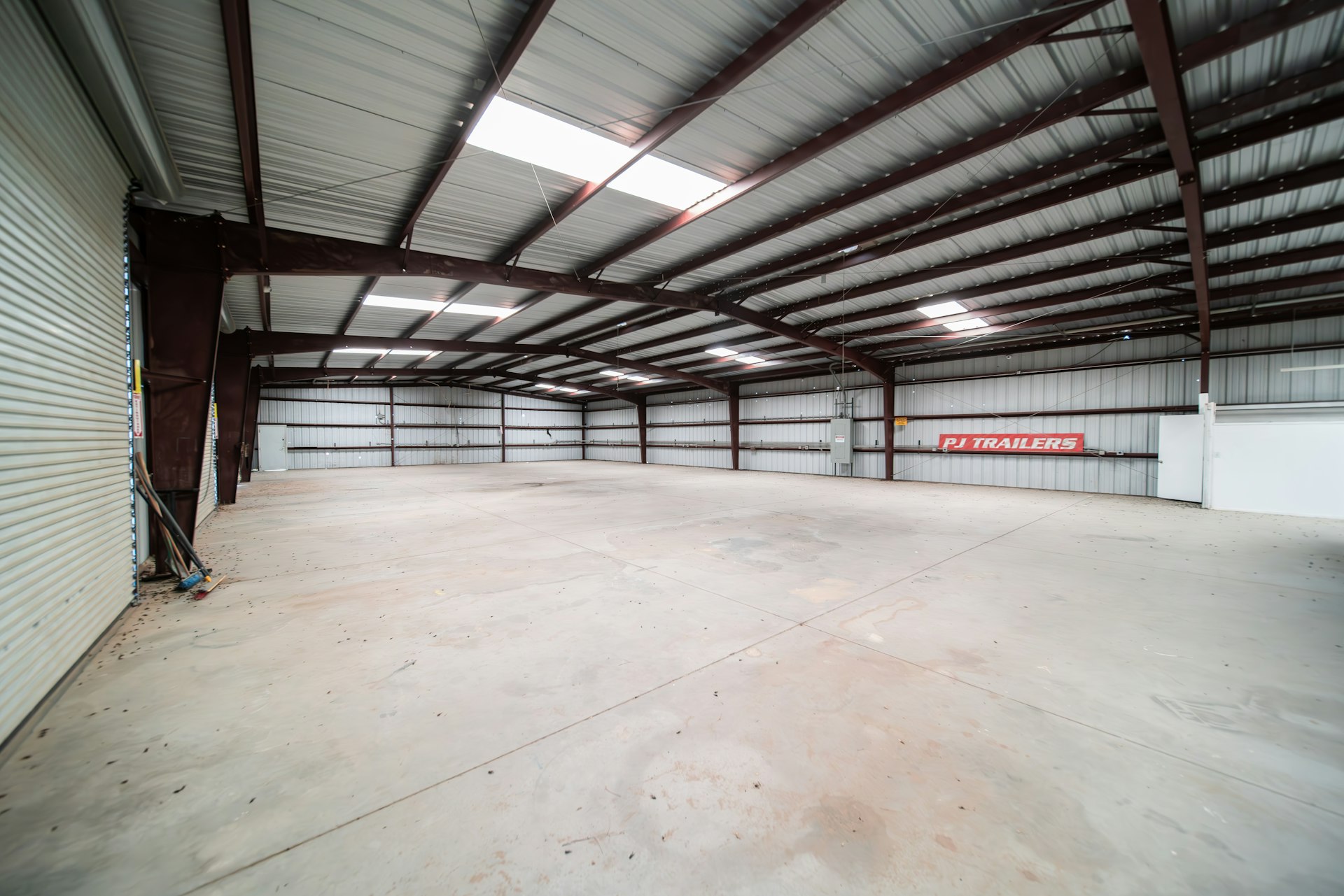 2020 expansion of Sign Architects with advanced facilities and technologies Empty industrial facility marking the 2020 expansion of Sign Architects to over 36,000 sq ft